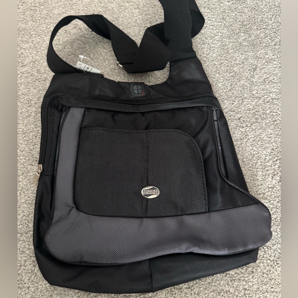 American Tourister Unisex Nylon Crossbody Travel bag